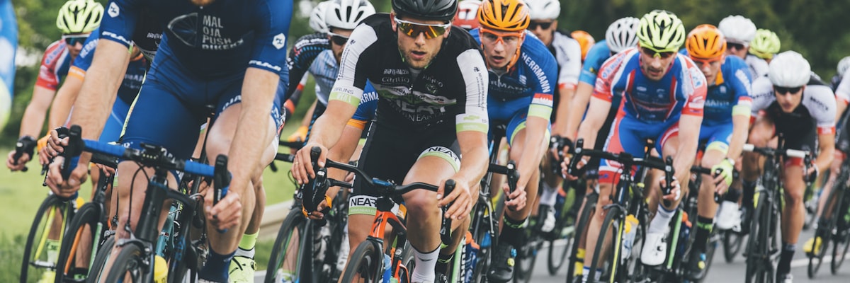 M88 支持的印尼社区篮球场翻新项目，青少年正在进行篮球比赛